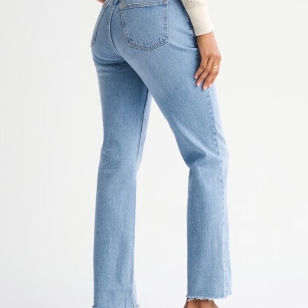 Abercrombie Curve Love 90s Straight Jeans Women’s 30 Mid Rise Light Wash Raw Hem - Picture 10 of 10